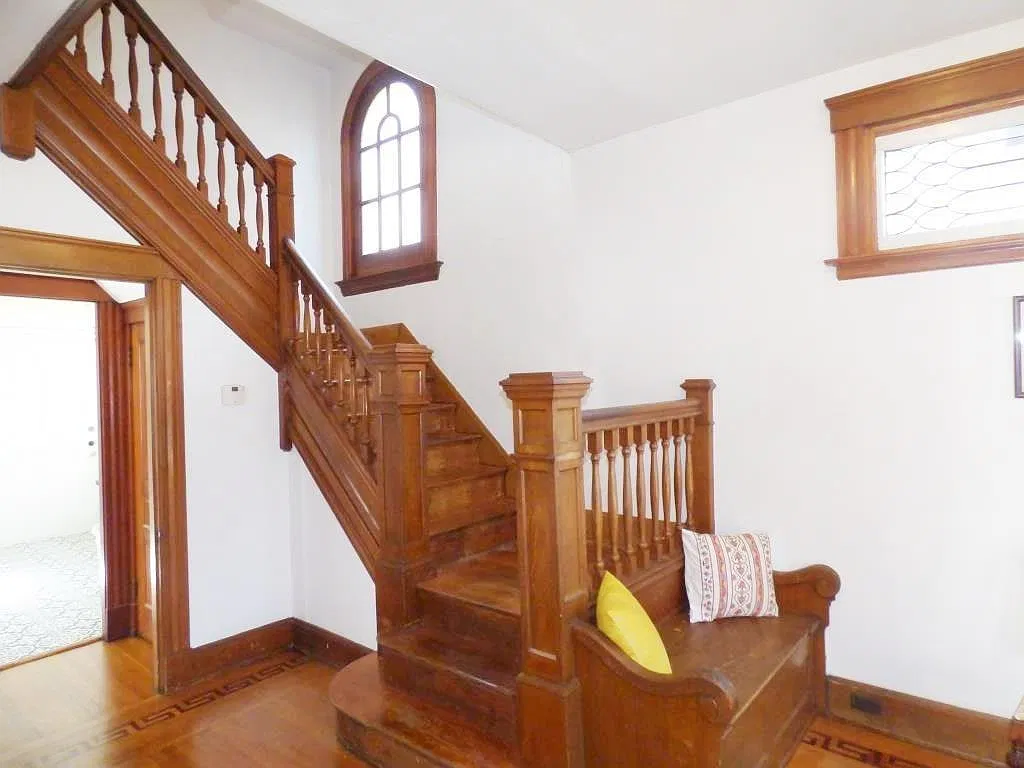 6 bed, 2072 sqft, $3,600 — Photo 3