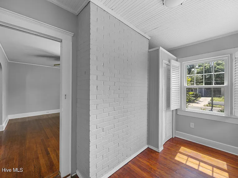 2137 Jackson St — Photo 8