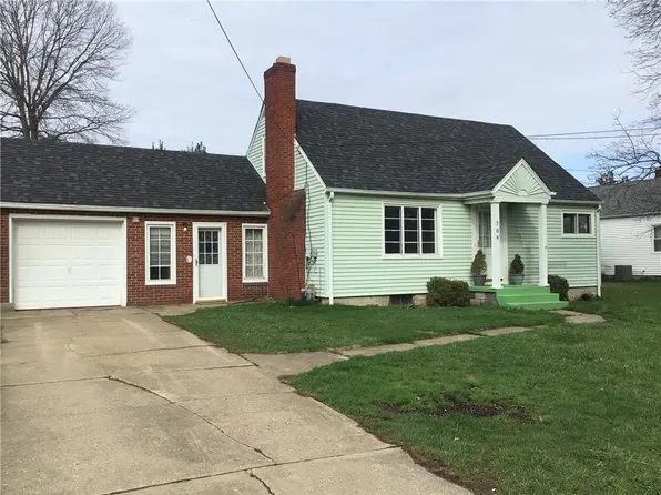 704 Service Ave, Sharon, PA 16146