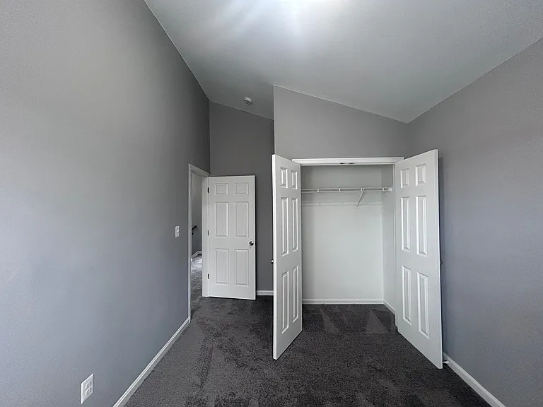 2571 Francis St — Photo 5