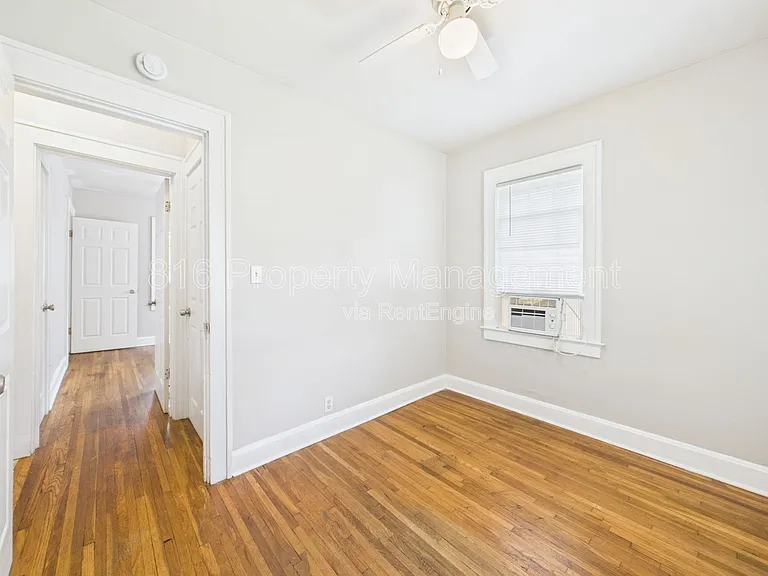 2205 E 59th St — Photo 16