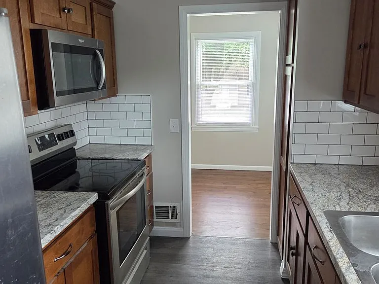 1028 N 77th Ave — Photo 2