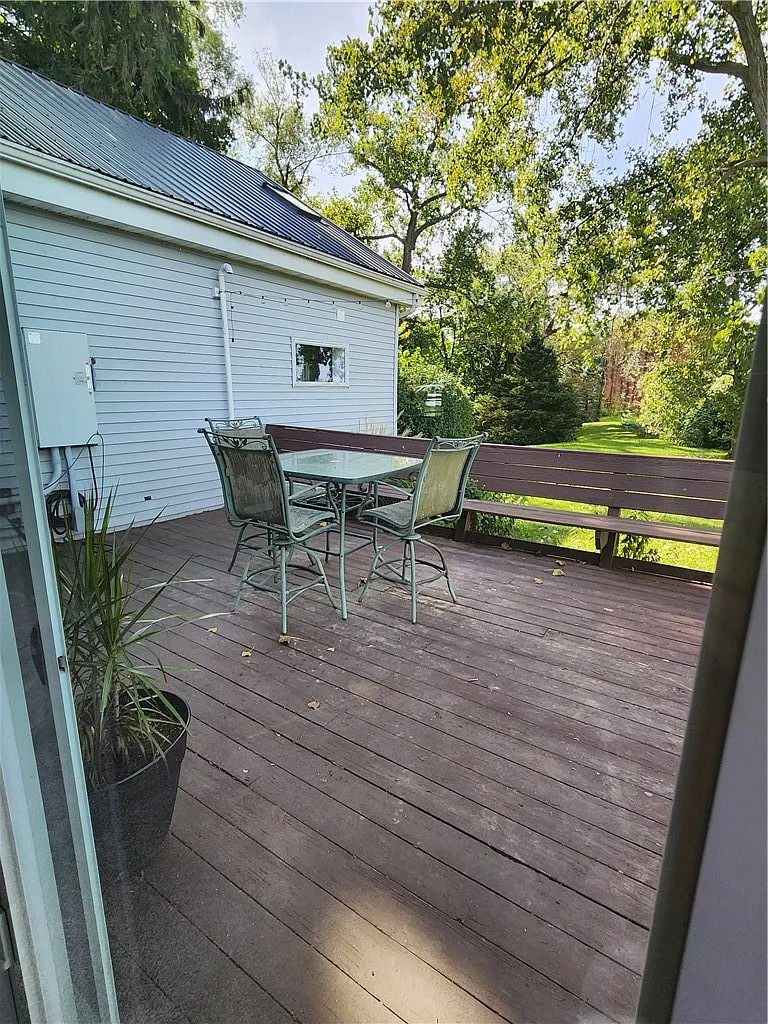 4 bed, 2.0 bath, 2092 sqft, $1,800 — Photo 3