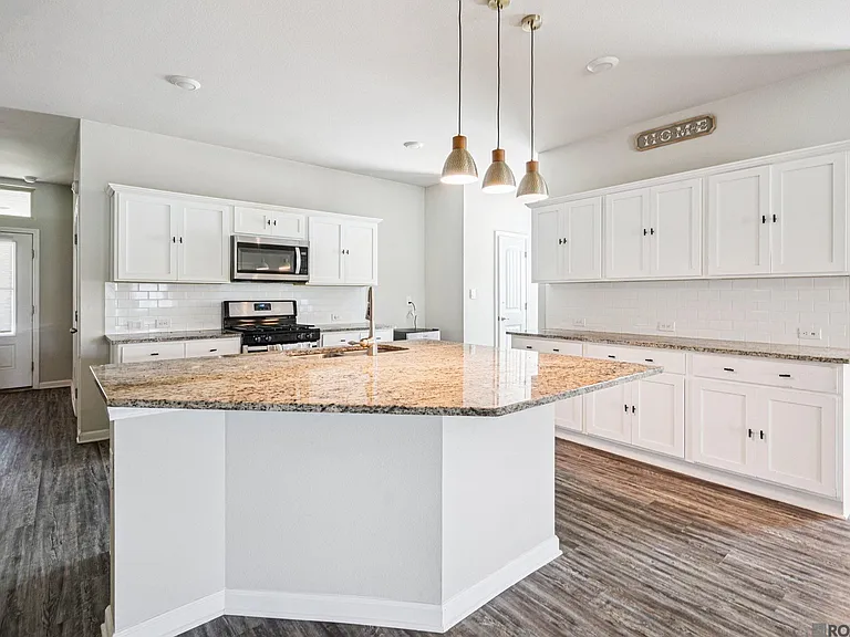 13622 Bellacosa Ave — Photo 4