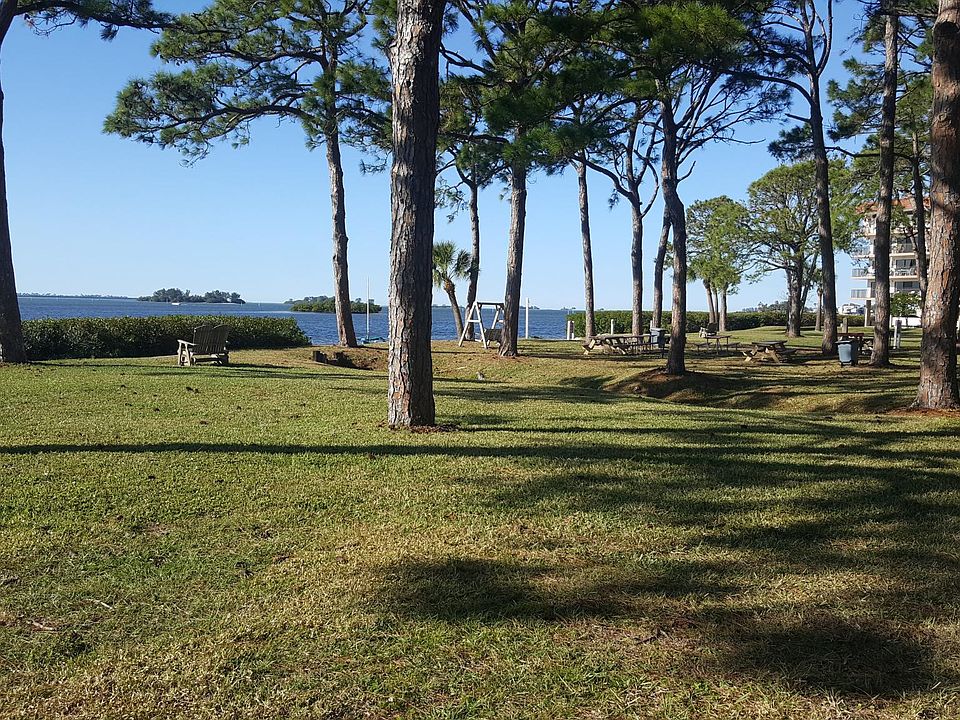 Community Grills & Pinic Tables