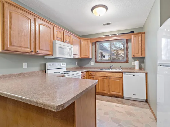 7570 15th Street Ln N, Oakdale, MN 55128