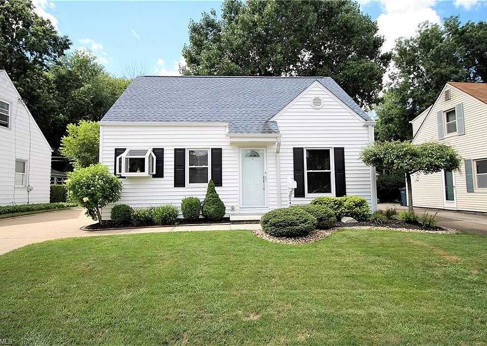 1st image of 2400 Parkview Dr