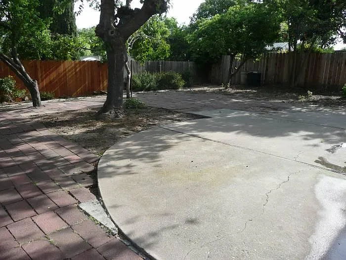 166 Manville Ave photo 1