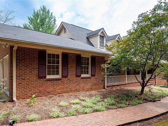 2nd image of 1827 Lost Mountain Rd