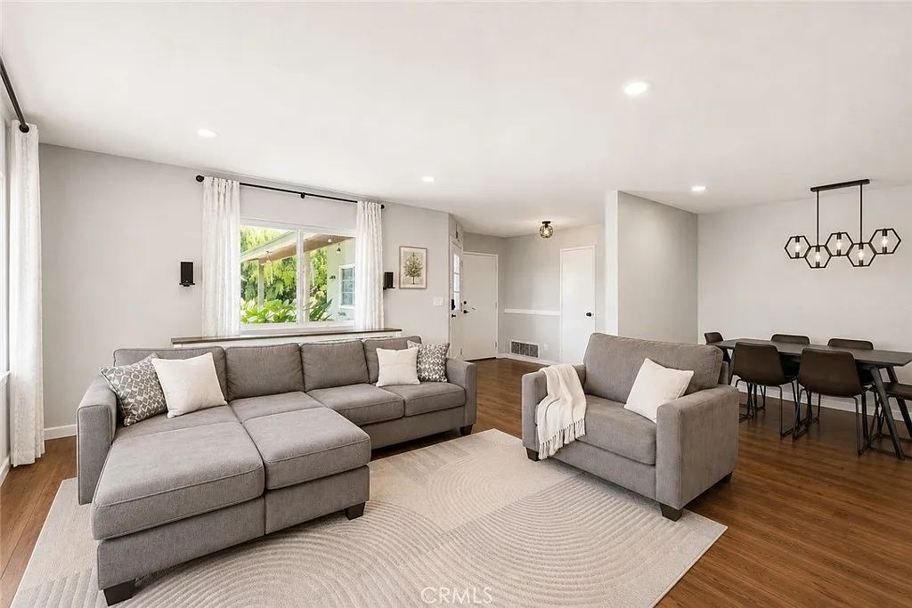 3 bed, 1633 sqft, $4,400 — Photo 3