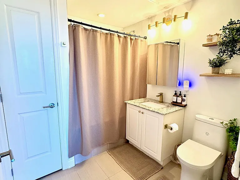 9618 Yonge St #210 — Photo 16