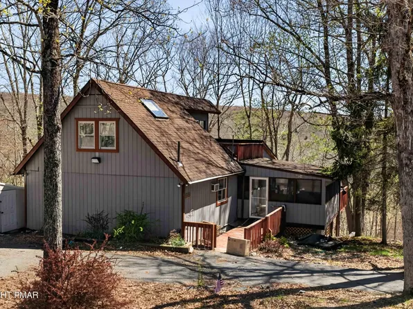 170 Dover Dr, Bushkill, PA 18324