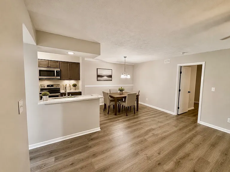 1411 Lake Pointe Way #2 — Photo 2