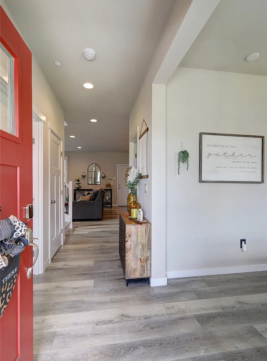 4 bed, 2401 sqft, $3,150 — Photo 3