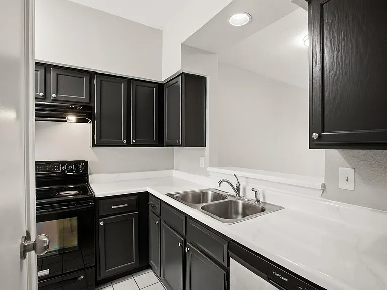 7719 Cambridge St #7719 — Photo 7