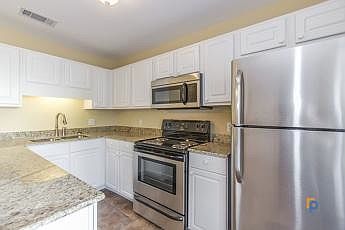 4th image of 1224 29th St APT M49