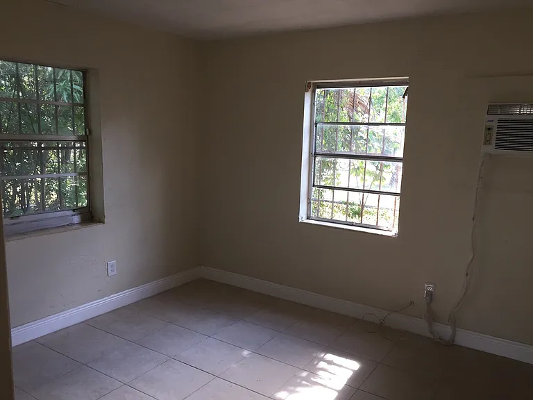 806 NW 15th Ave — Photo 17