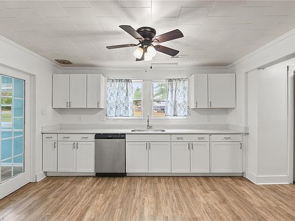 3rd image of 216 Sunrise Ave