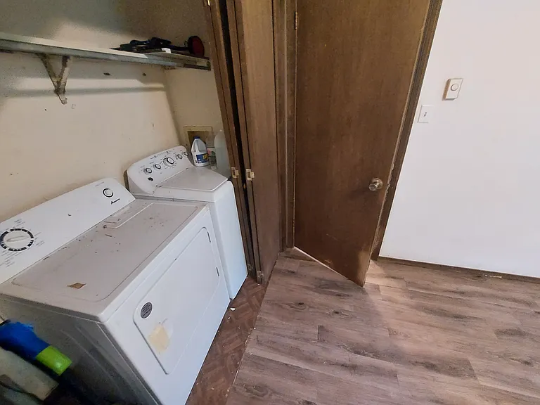 2424 Winding Way — Photo 7