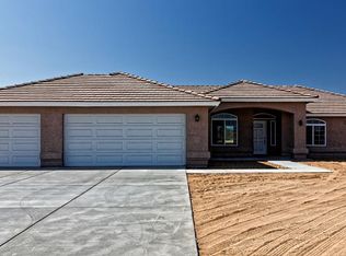 9267 8th Ave, Hesperia, CA 92345