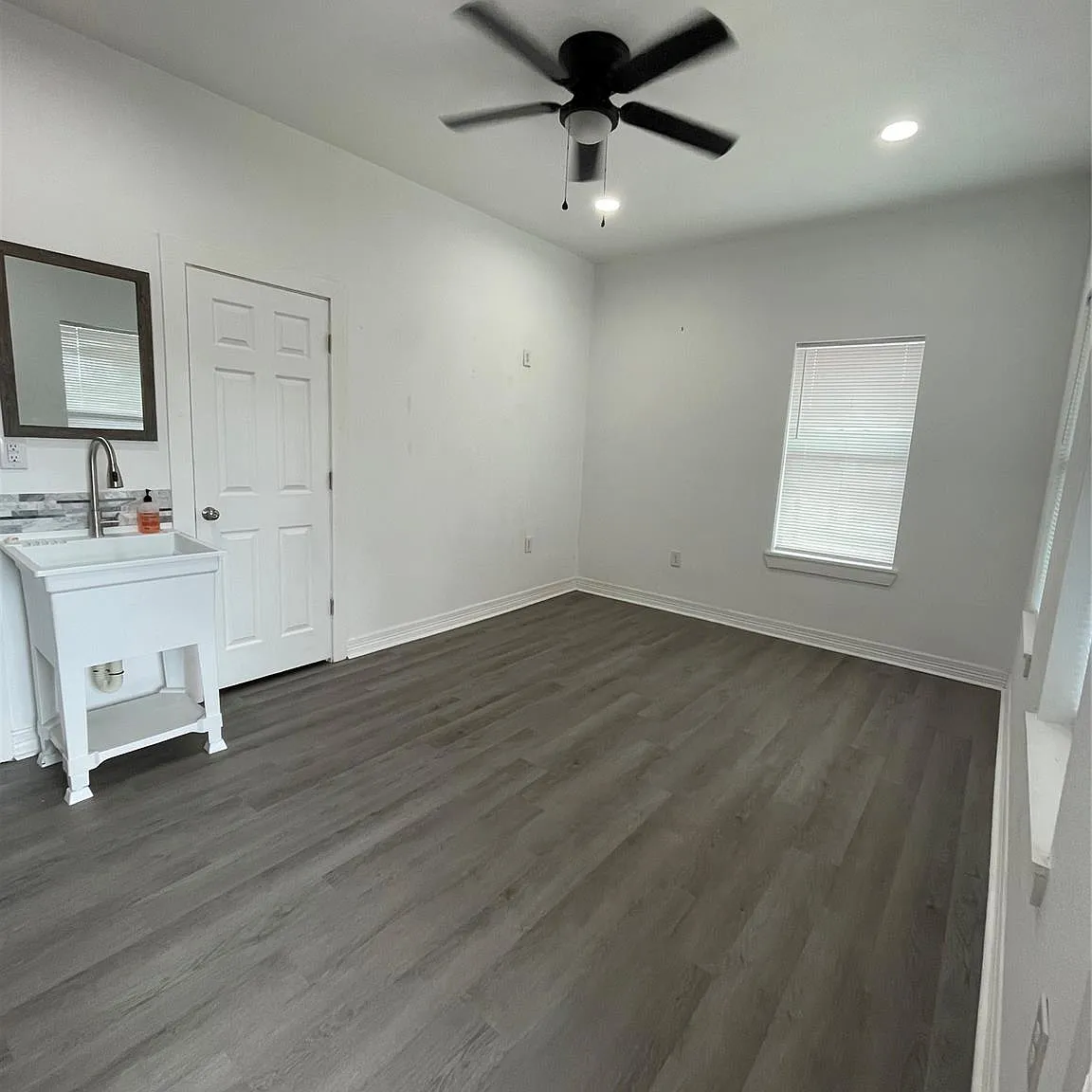 Studio, 1.0 bath, $1,250 — Photo 1