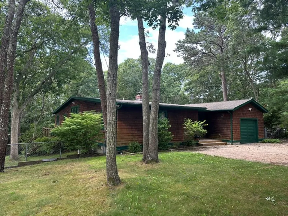 44 Lynn Ave