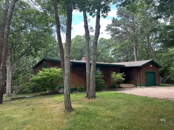 44 Lynn Ave, Hampton Bays, NY 11946