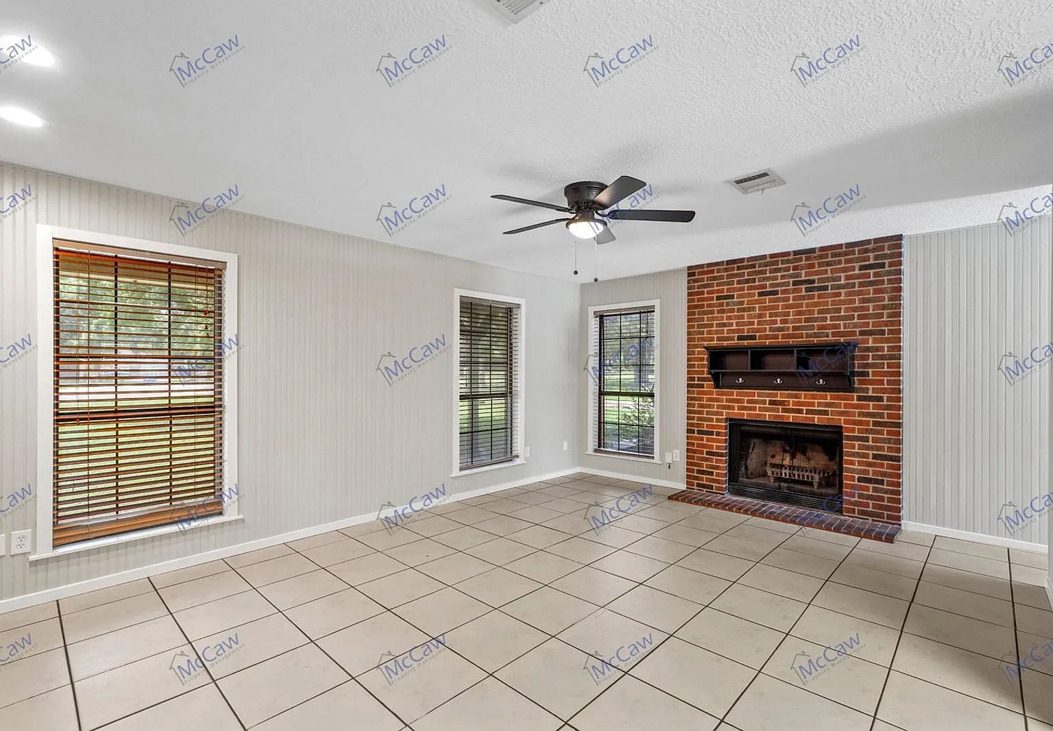 4 bed, 2.5 bath, 2340 sqft, $3,000 — Photo 4