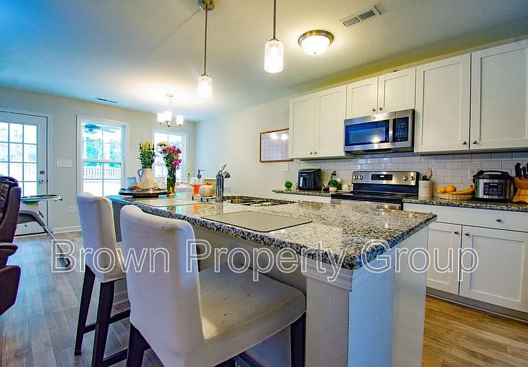 1733 Ramsdale Rd — Photo 5