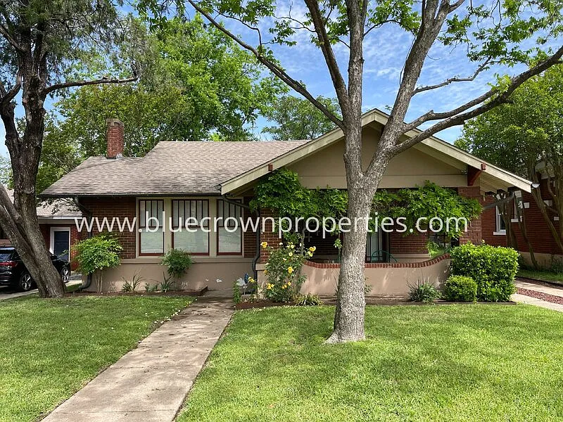 3 bed, 1.0 bath, 1579 sqft, $3,900 — Photo 1