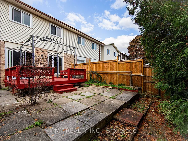 26 Granada Cres — Photo 35