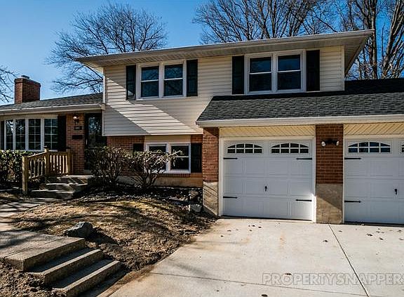 Updated ext. includes carriage style garage doors