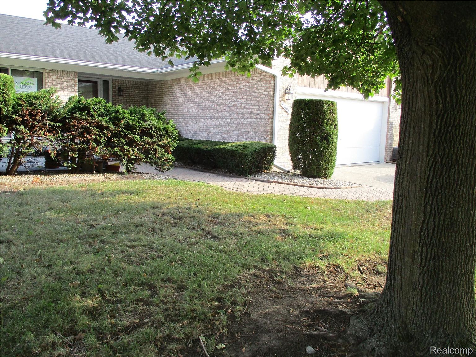 42108 E Edward Dr, Clinton Township, MI 48038