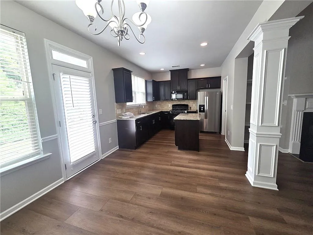 3 bed, 2.5 bath, 1974 sqft, $2,300 — Photo 4