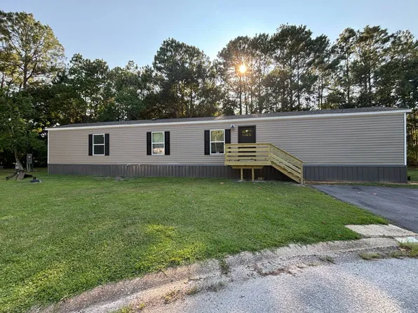 2101 Ladnier Rd, Gautier, MS