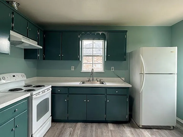 405 W 7th St — Photo 10