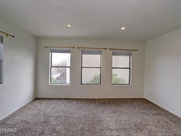 2190 N 1st Ave — Photo 12