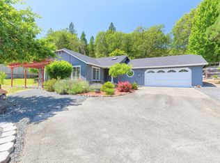 411 NW Pleasant View Dr, Grants Pass, OR 97526