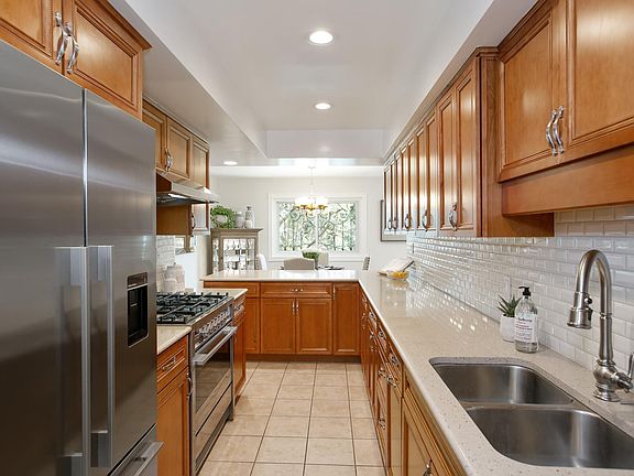 3rd image of 6720 Hillpark Dr APT 302