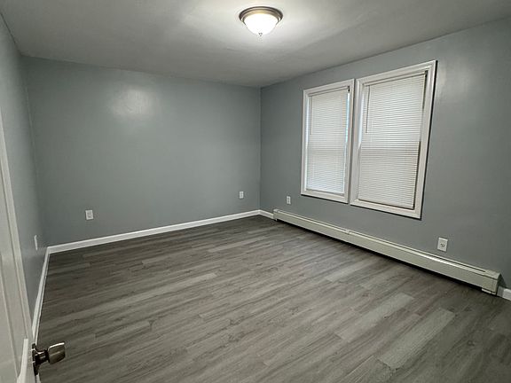 3rd image of 164 Chapman St Floor 2