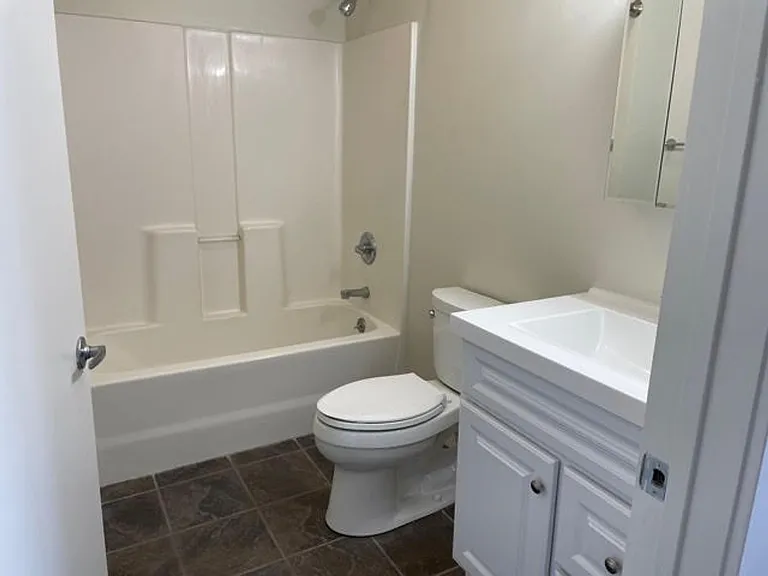 311 SW Water St — Photo 21