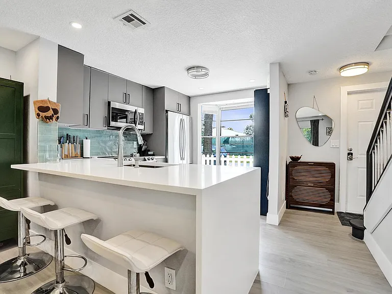 201 SW 3rd St #201 — Photo 8