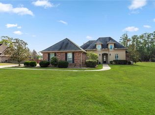 402 Long Lake Dr, Covington, LA 70435