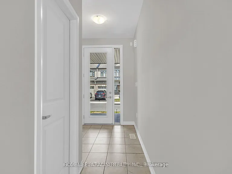 15 Blacklock St E #3 — Photo 2