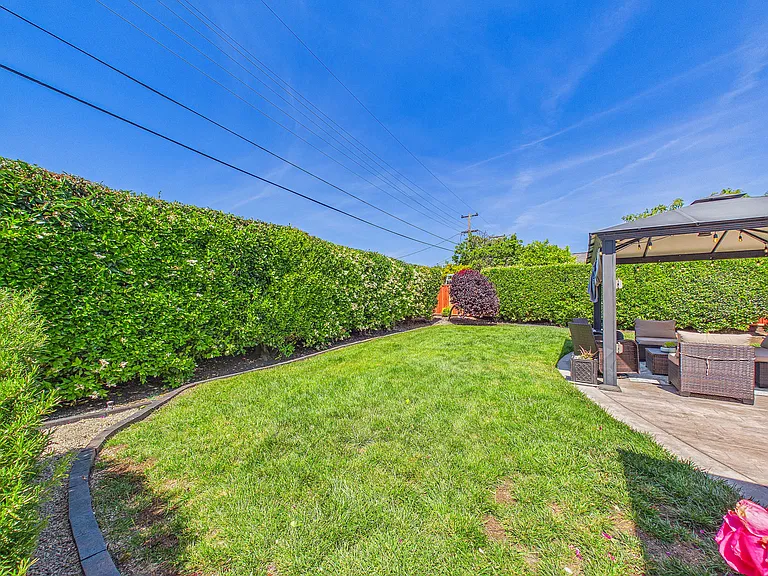 7425 Brighton Dr — Photo 42