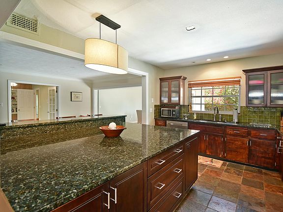 4th image of 2311 Siesta Dr