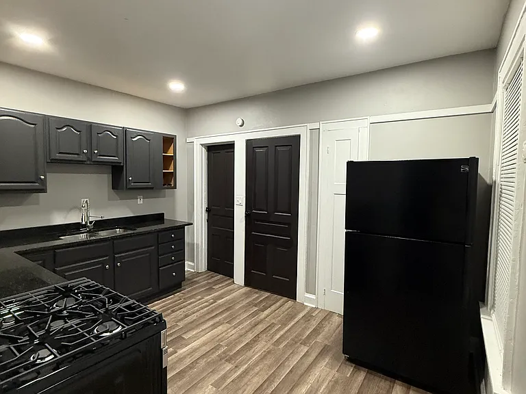 436 W Burleigh St #436 — Photo 10