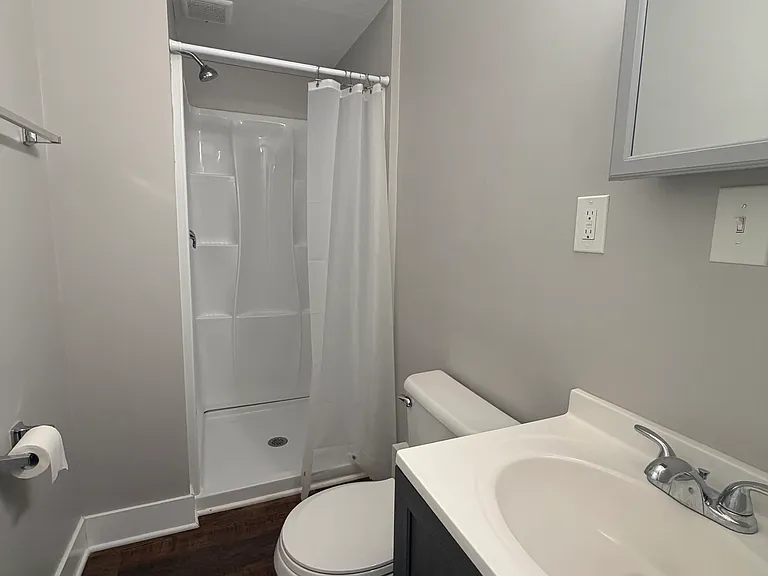 Second Floor Full Bathroom