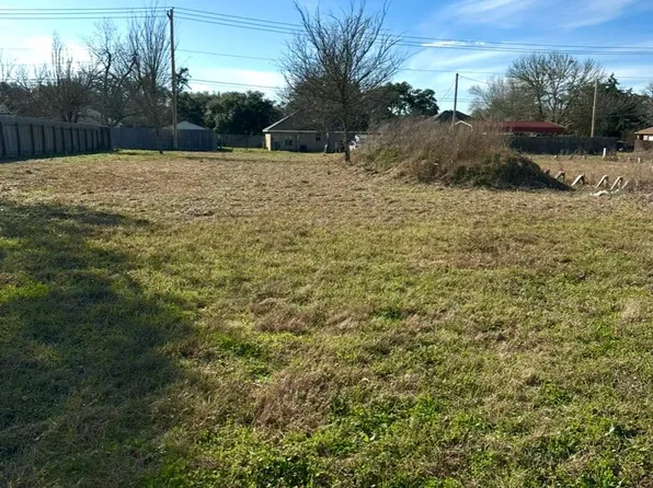 702 Market St, Hempstead, TX 77445