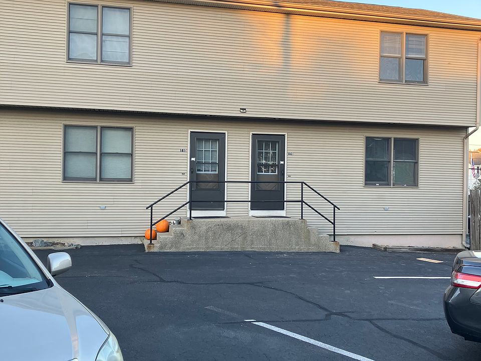 1st image of 114 Lyon Ave #114